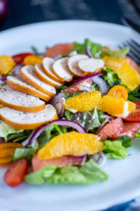 Citrussalade met gerookte kip