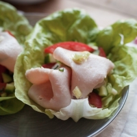 Kalkoenwrap met paprika en komkommer