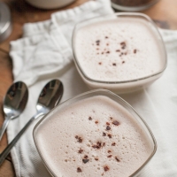 Banaan-vanillepudding met cacaonibs