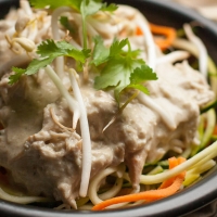 kip pad thai uit de crock-pot